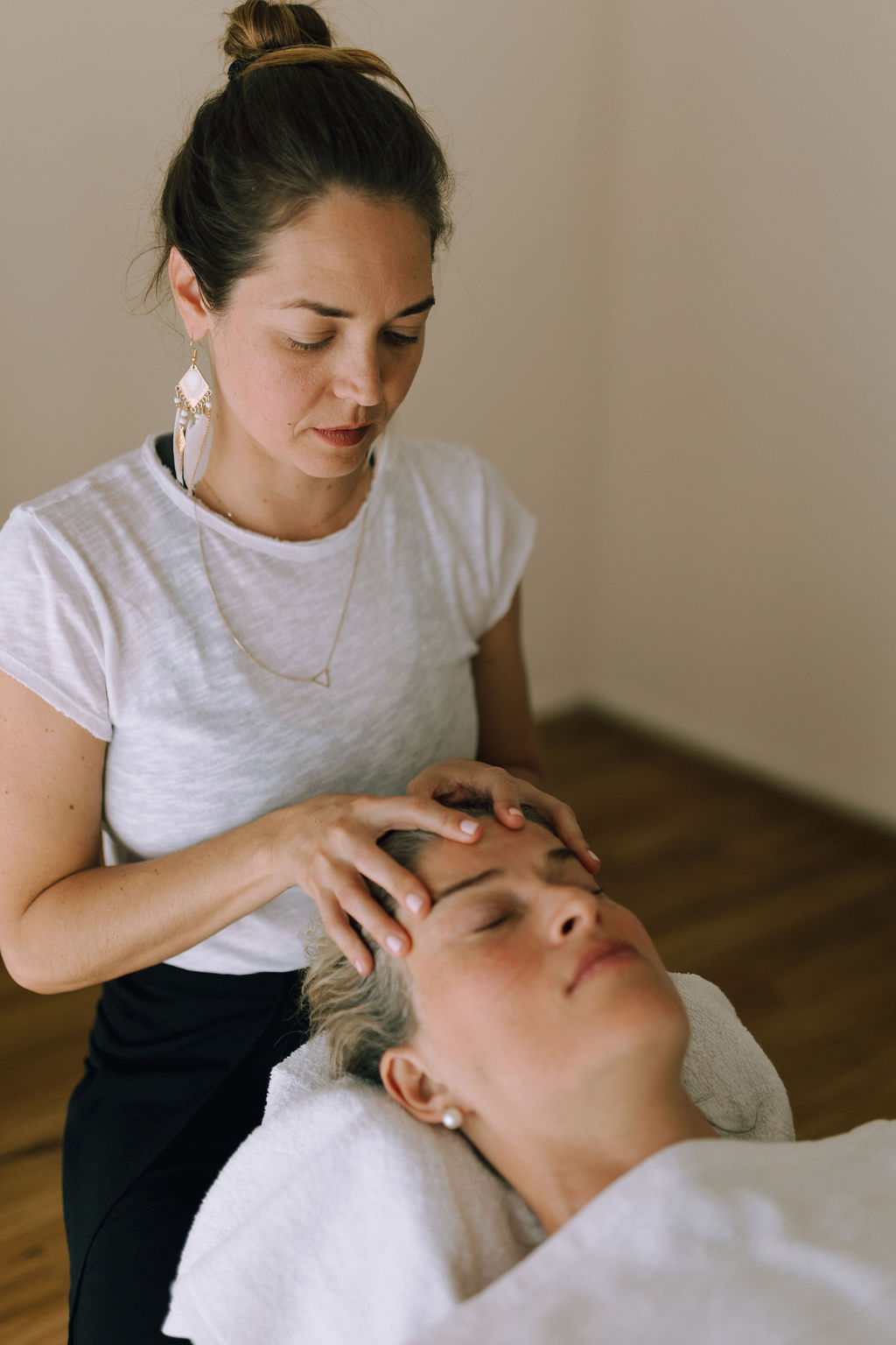 Emana Massage Therapy, Indian Head Massage, Ana Wahrlich